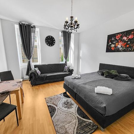 Elegant Three-Bedroom Suite Vienna Esterno foto